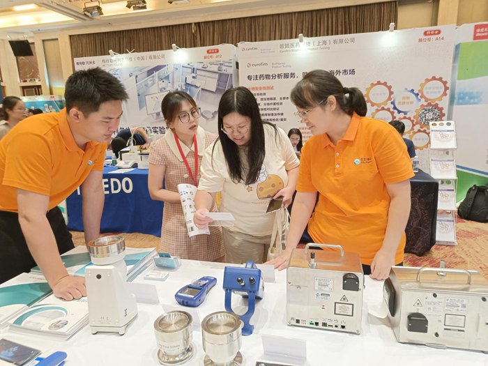 第十四屆藥品質(zhì)量安全大會(huì)首日盛況直擊，億天凈化精彩亮相！