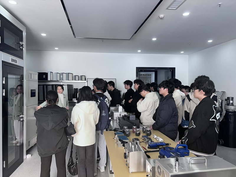 校企聯(lián)動 雙向奔赴 丨熱烈歡迎深圳職業(yè)技術(shù)大學(xué)師生到訪億天凈化進行學(xué)習(xí)交流