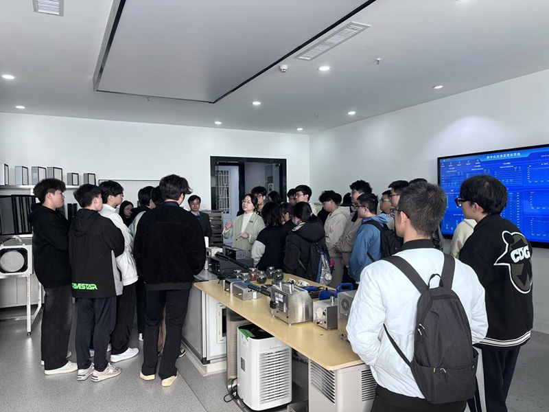 校企聯(lián)動 雙向奔赴 丨熱烈歡迎深圳職業(yè)技術(shù)大學(xué)師生到訪億天凈化進行學(xué)習(xí)交流